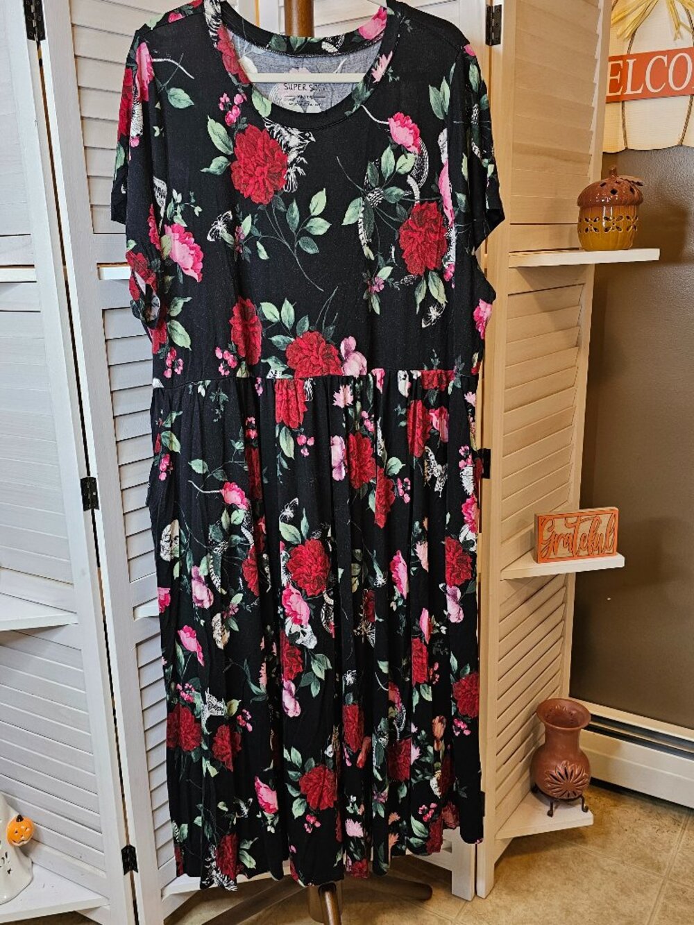 Torrid Super Soft Knits, Size 4, Black Maxi Dress With Red Flowers